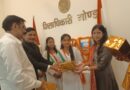 गोण्डा में गांधी जयंती पर हुए कई कार्यक्रम, CDO ने कलेक्ट्रेट में फहराया तिरंगा; स्वतंत्रता संग्राम सेनानियों और उनके परिवारों का हुआ सम्मान