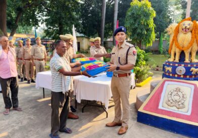 गोण्डा पुलिस लाइन में गांधी-शास्त्री जयंती पर श्रद्धांजलि, SP अभिषेक ने दिलाई राष्ट्र की स्वतंत्रता और अखंडता की शपथ
