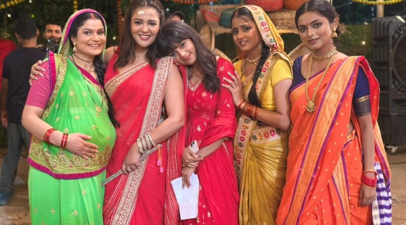 सोनी सब के यादें के सेट पर गुलकी जोशी और सहज राजपूत ने गरबा, डांडिया और उत्सवी माहौल के साथ मनाई नवरात्रि